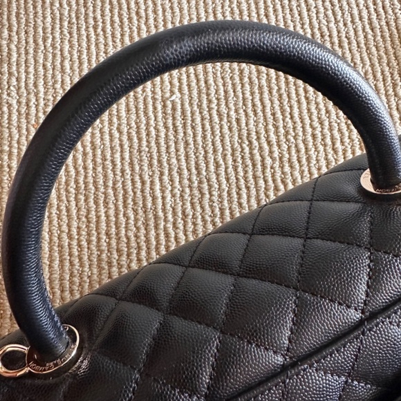 Medium Chanel with handle caviar leather - Picture 16 of 16